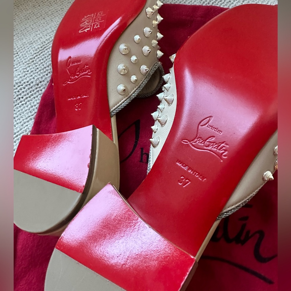 NEVER WORN Christian Louboutin Mulaconka Tan Leather Studded Mules